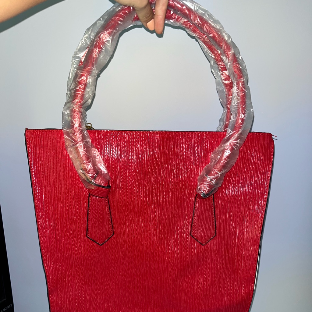 Elizabeth Arden Bright Red Bag